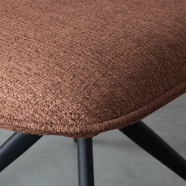 LABEL51 Eetkamerstoel Finn - Coral - Boucle van LABEL51 – Luxe comfort op maat van PureWonen. Vraag naar de beste prijs.