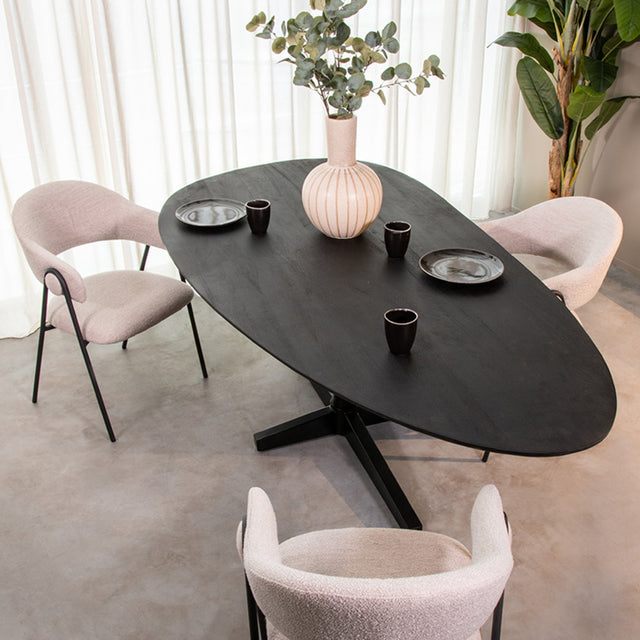 LABEL51 Eetkamertafel Rosie - Zwart - Mangohout - 260x110 cm van LABEL51 – Luxe comfort op maat van PureWonen. Vraag naar de beste prijs.