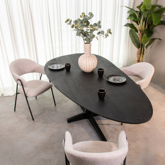 LABEL51 Eetkamertafel Rosie - Zwart - Mangohout - 220x100 cm van LABEL51 – Luxe comfort op maat van PureWonen. Vraag naar de beste prijs.