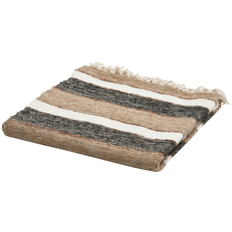 Beek Plaid Streep Zwart/Naturel 130x170 Cm van WOOOD – Luxe comfort op maat van PureWonen. Vraag naar de beste prijs.