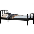 Mees Bed Metaal Zwart 90x200 Cm van WOOOD – Luxe comfort op maat van PureWonen. Vraag naar de beste prijs.