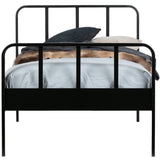 Mees Bed Metaal Zwart 90x200 Cm van WOOOD – Luxe comfort op maat van PureWonen. Vraag naar de beste prijs.