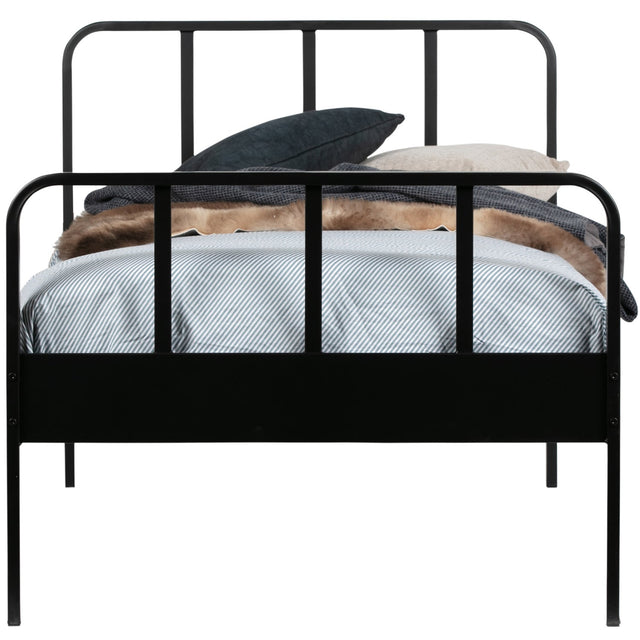 Mees Bed Metaal Zwart 90x200 Cm van WOOOD – Luxe comfort op maat van PureWonen. Vraag naar de beste prijs.