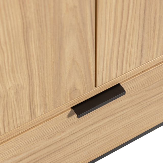Silas Hoge Kast Eiken Decor [Fsc] van WOOOD – Luxe comfort op maat van PureWonen. Vraag naar de beste prijs.