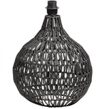 Macy Tafellampvoet Rattan Look Zwart van WOOOD – Luxe comfort op maat van PureWonen. Vraag naar de beste prijs.