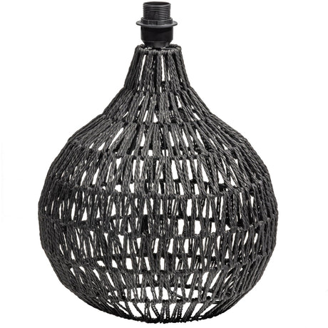 Macy Tafellampvoet Rattan Look Zwart van WOOOD – Luxe comfort op maat van PureWonen. Vraag naar de beste prijs.