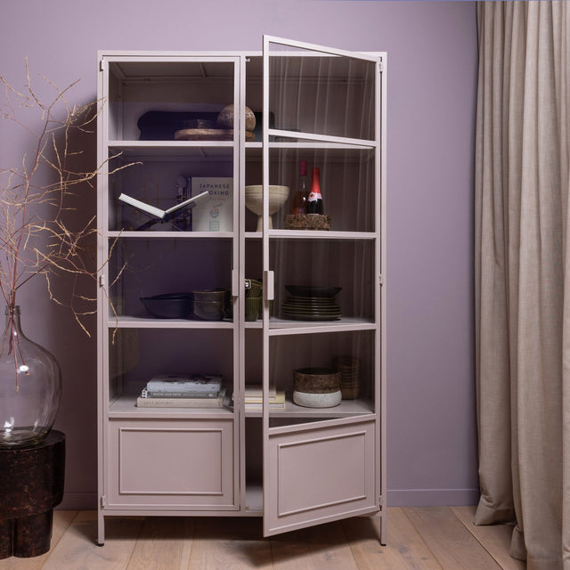 Ronja Vitrinekast Xl Metaal Soft Pink van WOOOD – Luxe comfort op maat van PureWonen. Vraag naar de beste prijs.