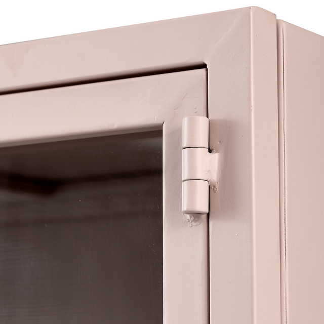 Ronja Vitrinekast Xl Metaal Soft Pink van WOOOD – Luxe comfort op maat van PureWonen. Vraag naar de beste prijs.
