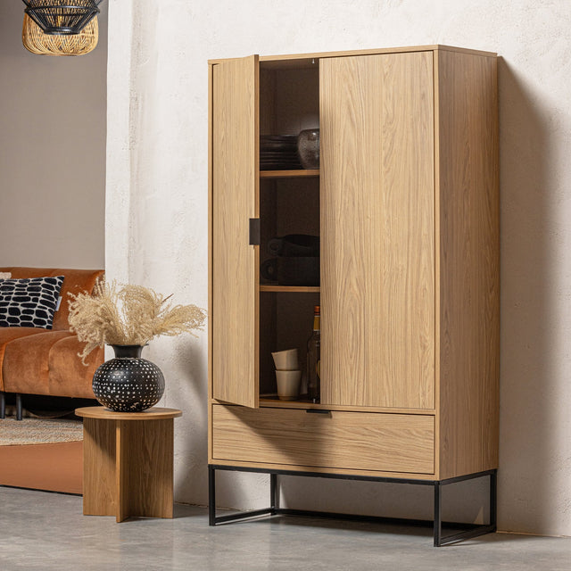 Silas 2 Deurs Kast Eiken Decor [Fsc] van WOOOD – Luxe comfort op maat van PureWonen. Vraag naar de beste prijs.
