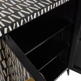 Menne Opbergkast Zwart/Wit van WOOOD – Luxe comfort op maat van PureWonen. Vraag naar de beste prijs.