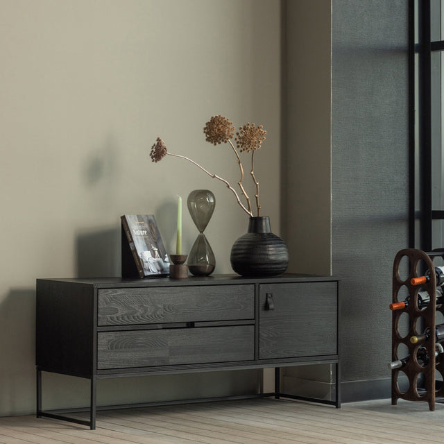Silas Tv Meubel 120 Cm Essen Blacknight [Fsc] van WOOOD – Luxe comfort op maat van PureWonen. Vraag naar de beste prijs.