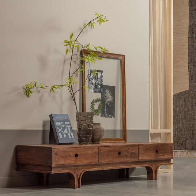 Staes Tv Meubel 3 Lades Mango Hout Walnoot van WOOOD – Luxe comfort op maat van PureWonen. Vraag naar de beste prijs.