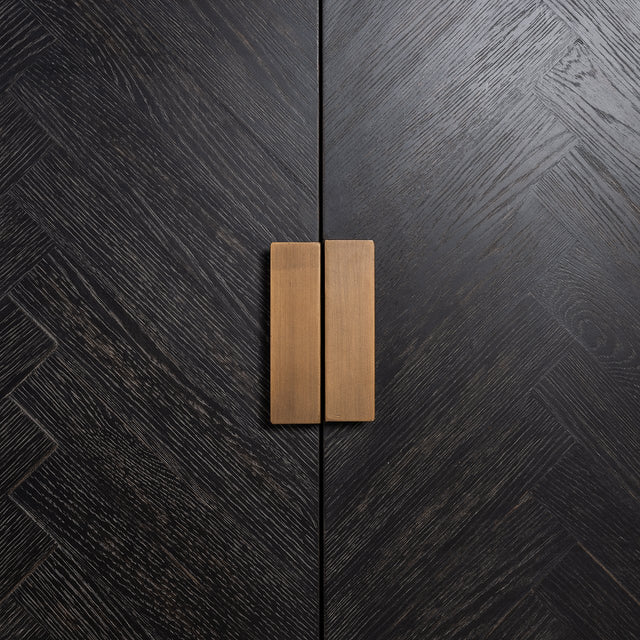Dressoir Blackbone brass 4-deuren + open vak (Black rustic) van Richmond Interiors – Luxe comfort op maat van PureWonen. Vraag naar de beste prijs.