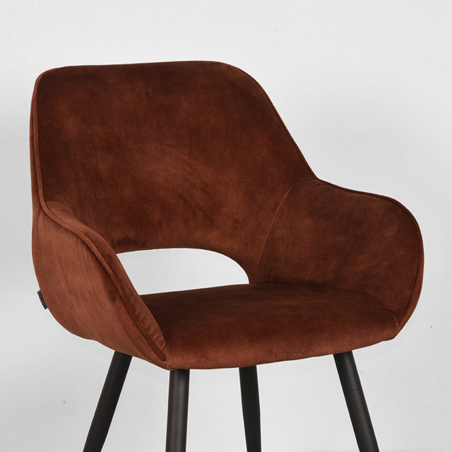 LABEL51 Eetkamerstoel Fer - Rust - Velours van LABEL51 – Luxe comfort op maat van PureWonen. Vraag naar de beste prijs.