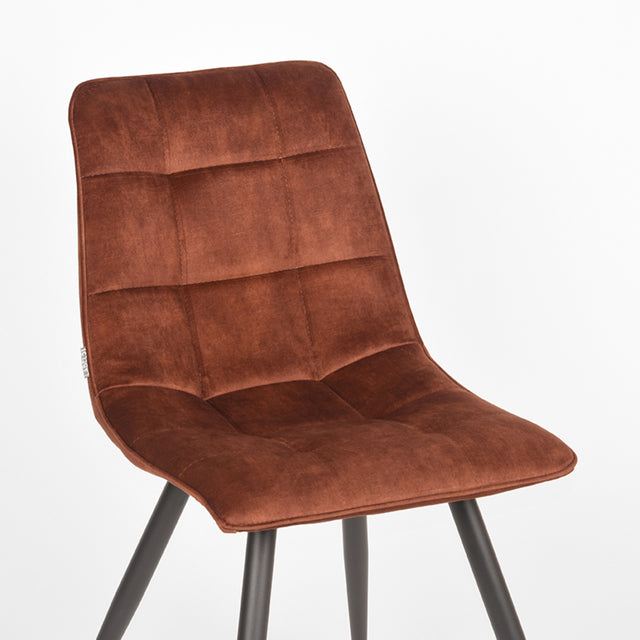 LABEL51 Eetkamerstoel Jelt - Rust - Velours van LABEL51 – Luxe comfort op maat van PureWonen. Vraag naar de beste prijs.
