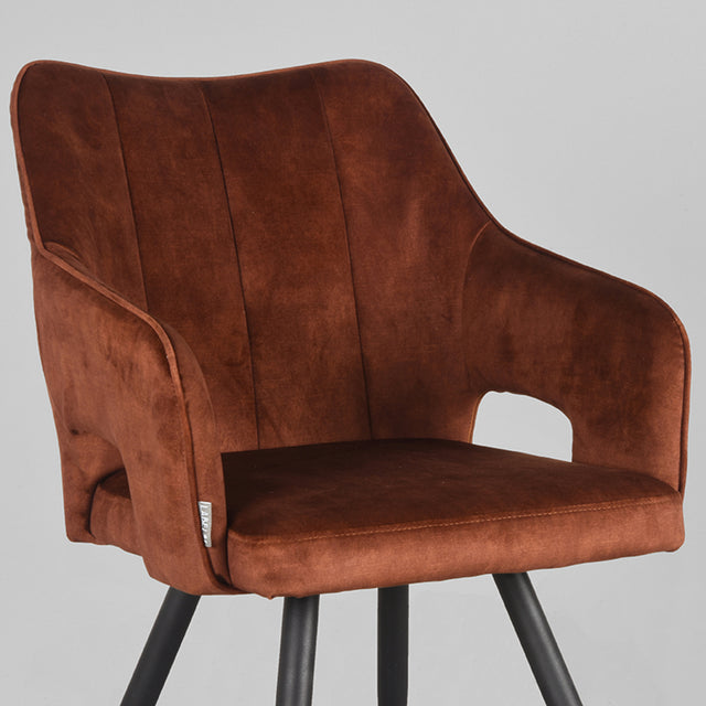 LABEL51 Eetkamerstoel Noud - Rust - Velours van LABEL51 – Luxe comfort op maat van PureWonen. Vraag naar de beste prijs.