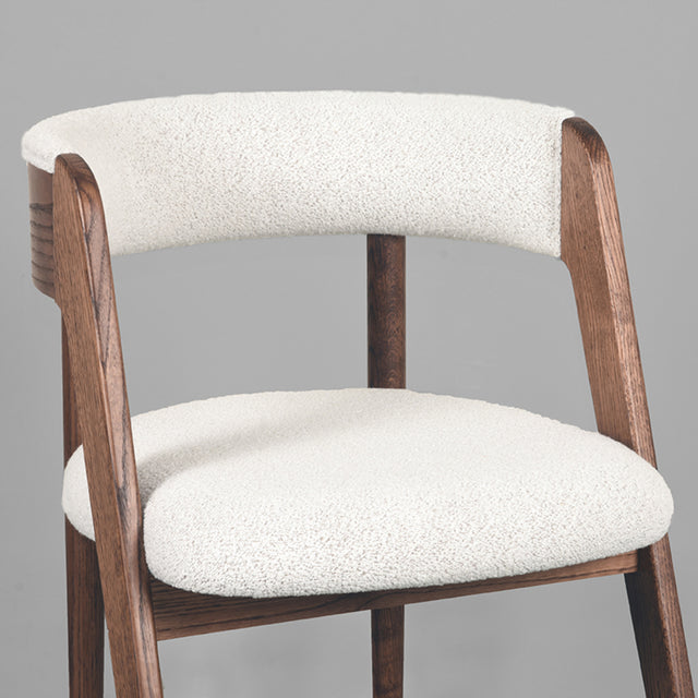 LABEL51 Eetkamerstoel Sasha - Wit - Boucle van LABEL51 – Luxe comfort op maat van PureWonen. Vraag naar de beste prijs.