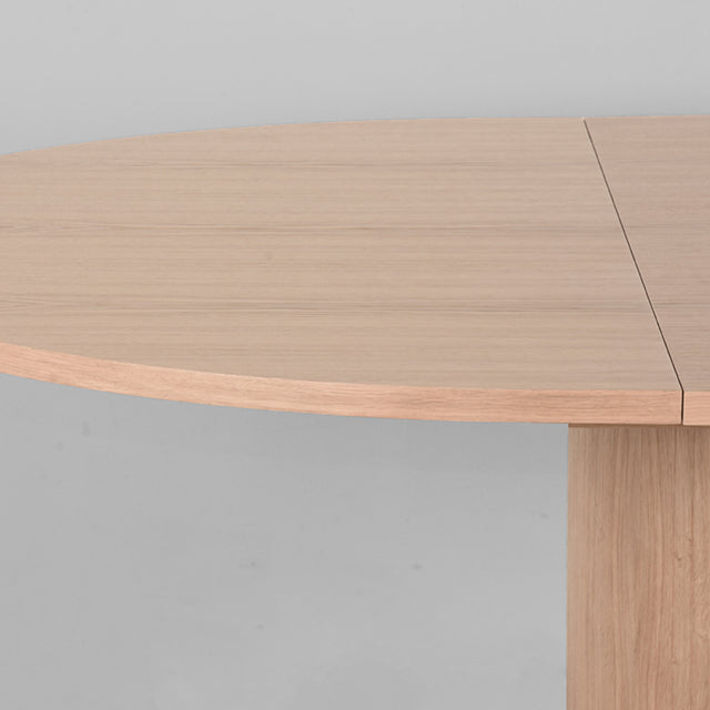 LABEL51 Eetkamertafel Oliva - Naturel - Eiken - 150-200 cm - Uitschuifbaar van LABEL51 – Luxe comfort op maat van PureWonen. Vraag naar de beste prijs.