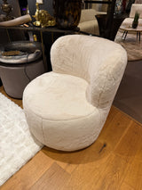 Fauteuil Faux Fur beige. van PureWonen – Luxe comfort op maat van PureWonen. Vraag naar de beste prijs.