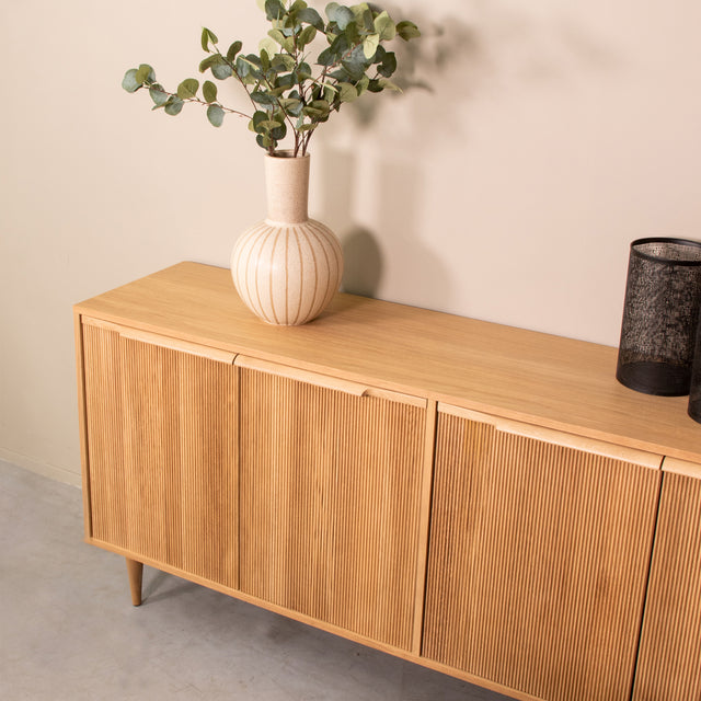 LABEL51 Dressoir Jule - Naturel - Eiken - Dressoir van LABEL51 – Luxe comfort op maat van PureWonen. Vraag naar de beste prijs.