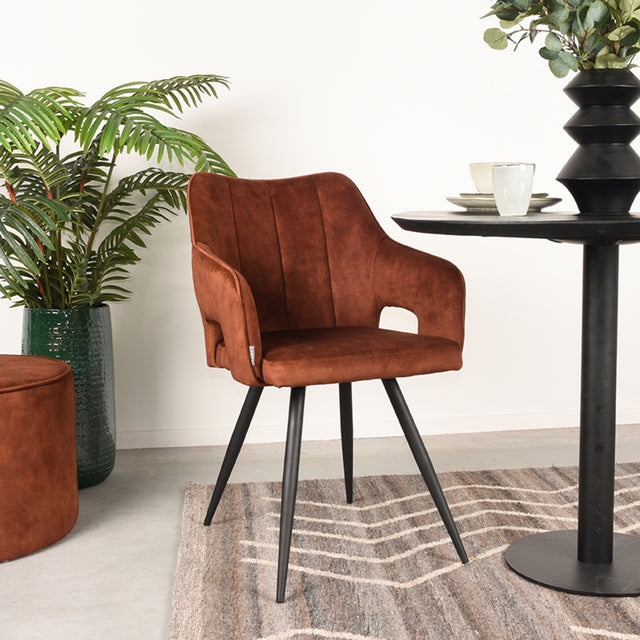 LABEL51 Eetkamerstoel Noud - Rust - Velours van LABEL51 – Luxe comfort op maat van PureWonen. Vraag naar de beste prijs.